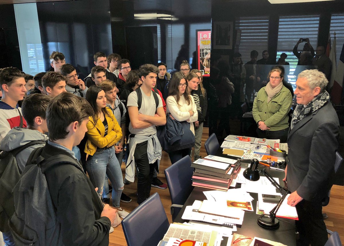 Phil_Saurel's tweet photo. Dans le cadre de leur sortie consacrée à l’Histoire ancienne et contemporaine de @montpellier_, échange enrichissant et constructif avec les lycéens de Pierre Rouge sur les grands projets de la Ville et la Métropole. #MontferrierSurLez @Montpellier3m @maudbodkin https://t.co/qPXgdvmMAU