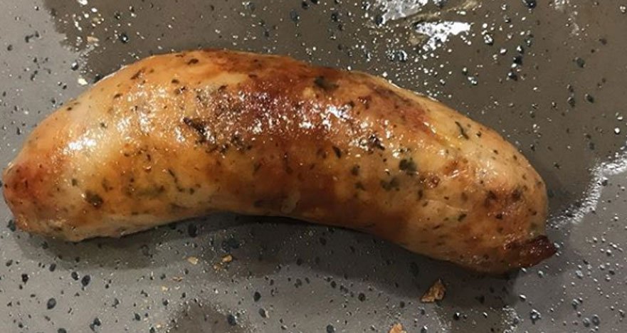 MagazineCheek's tweet photo. Sur Insta, Sophie Turner de “Game of Thrones” dévoile sa passion pour... les saucisses https://t.co/4kb0XP3lSt https://t.co/M6ZVfsKUEA