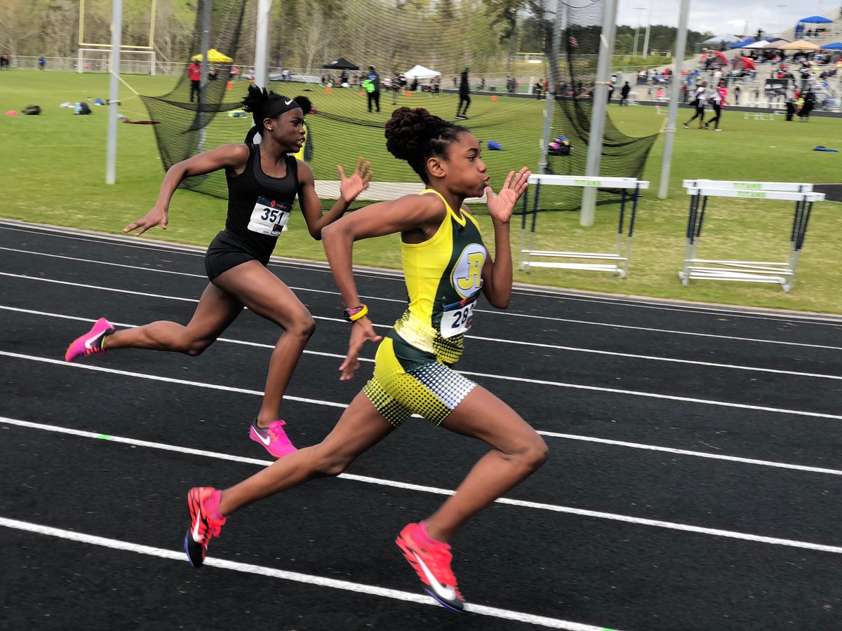 JackrabbitTrack's tweet photo. Jackrabbit Track πππ°! 2018 Outdoor Season hitting stride. #jackrabbittrack #vexsports #coachandre #trackandfield #jr10 https://t.co/lr4JvFFSov