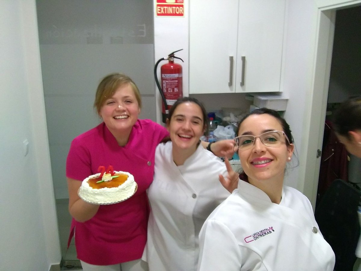 DENTALCONTRERA1's tweet photo. 🎂 🎉 Ayer celebramos el cumpleaños de la Dra. Olesia Hay, nuestra dentista generalista preferida. ¡Muchísimas felicidades! ¡Que sean muchos años más juntos! https://t.co/NtzCWtUL12