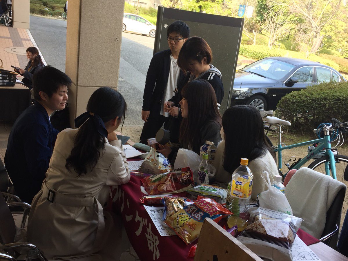近畿大学農学部サイクリング部 現在農学部キャンパスにて新歓ブースを設置しています 場所はバスロータリーから真っ直ぐ進んで渡り廊下を左に曲がってすぐの場所です 部活の紹介や食事会についての案内を行っているので気軽にお越し下さい もちろんdm