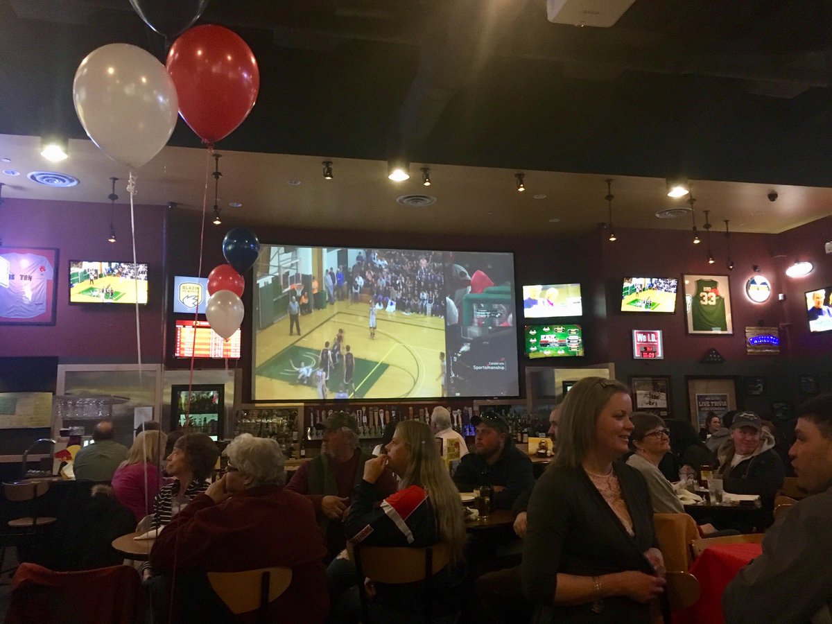 jaydarrah23's tweet photo. A big thanks to @petetarrier and @nhsportspage for setting up the viewing of the State Championship Game at Buffalo Wild Wings in Concord. Great to get the crew back together. @BWWings staff were awesome! #TheBrotherhood #Pitt @c_darrah1 @garrettsgreat7 @justincolby35 @tonymar https://t.co/fPBfzhCO4T