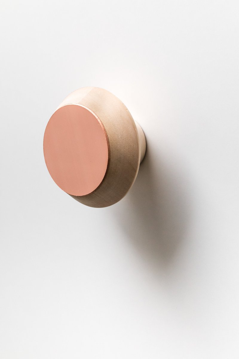 ParalelExpo's tweet photo. Mö | Colgador de pared
María José Martínez &amp; Maria Peña Jordá
@ParalelExpo X @Omelette_ed
Fotografía: Cáñamofilms https://t.co/nBbpwDMCvV