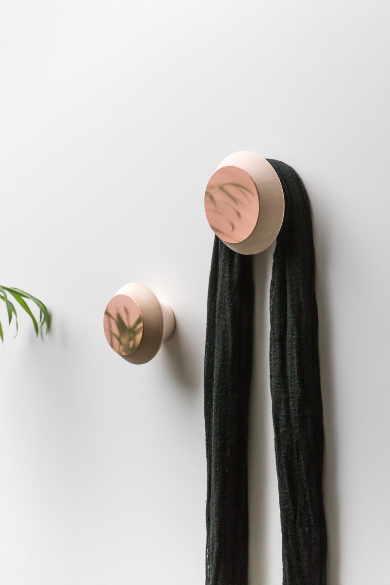 ParalelExpo's tweet photo. Mö | Colgador de pared
María José Martínez &amp; Maria Peña Jordá
@ParalelExpo X @Omelette_ed
Fotografía: Cáñamofilms https://t.co/nBbpwDMCvV