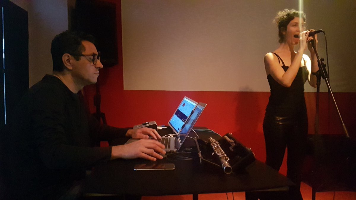 AlexisHde's tweet photo. Noche para improvisación libre, el lenguaje musical más cercano a la comunicación espontánea.  Cuarta entrega de la serie 'In&amp;Out impro series' con Yexza Lara, Carlos Costa y Manolo Rodríguez. 21:30 En 'Canarias mi mundo' en @laautonomica https://t.co/sGMQbYRsuY