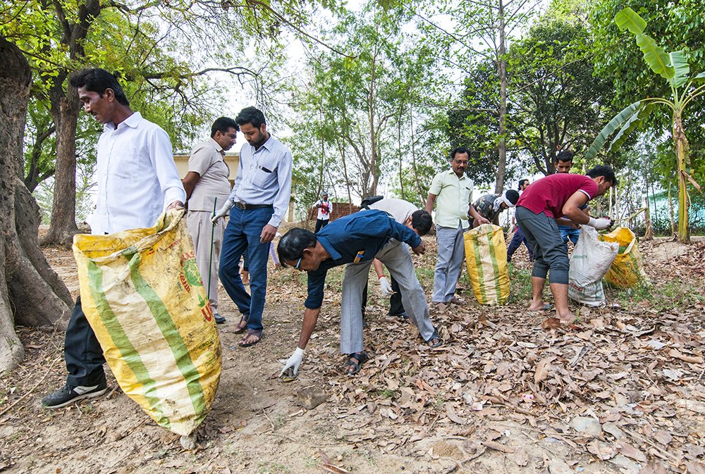 SaveGomati's tweet photo. Team #Gomat_Sewa_Samaj has adopted #Amridevi_Ghat &amp; have started working to make it model riverfront

Last sunday #Team #Gomati cleaned the ghat with d help of few local #organizations @wingsforwild 
#SaveGomati #SaveGomatiCampaign #गोमती_बचाओ_अभियान #Mohammadi #Lakhimpur_Kheri https://t.co/Q25rCYDGQH
