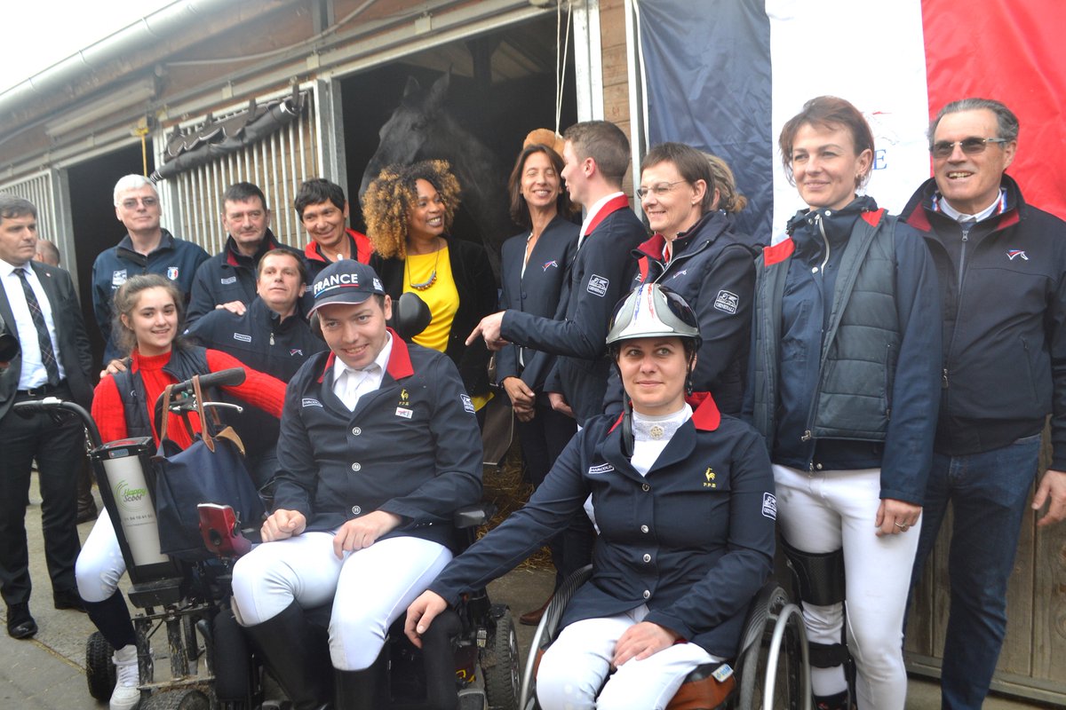 HandiEquiCompet's tweet photo. #News Nous renouvelons nos remerciements à Madame @FlesselLaura @Sports_gouv, de nous avoir fait l'honneur de sa venue au #CPEDI2018.
Retour sur cette visite avec la Lettre Fédérale de la @FFEquitation 
📰 La Lettre Fédérale --> https://t.co/kfGkqoCINJ #handisport #paradressage https://t.co/DhtT3taaO4