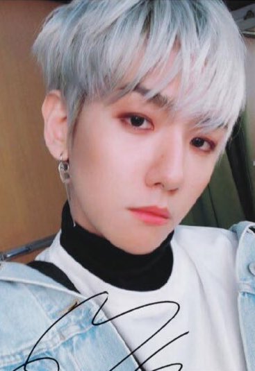 bestofbyunbaek's tweet photo. truly the selca king https://t.co/Zp7qYPDfGt