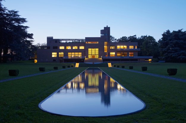Avez-vous déjà visité la Villa Cavrois ? Monument indissociable de la région lilloise, elle s'explore en ce moment de nuit.

defigrandesecoles.lexpress.fr/lille-2017/201…
