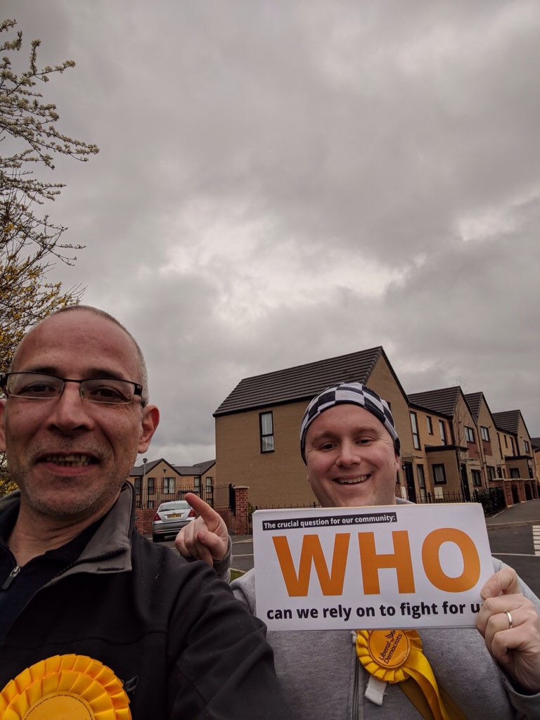 RichardShawLD's tweet image. Out campaigning across Lowedges, Batemoor and Jordanthorpe yesterday! Who can we rely on to fight for our communities? This guy, Simon Clement-Jones, and the @SheffLibDems team! #WinningHere #LibDemDoorstep