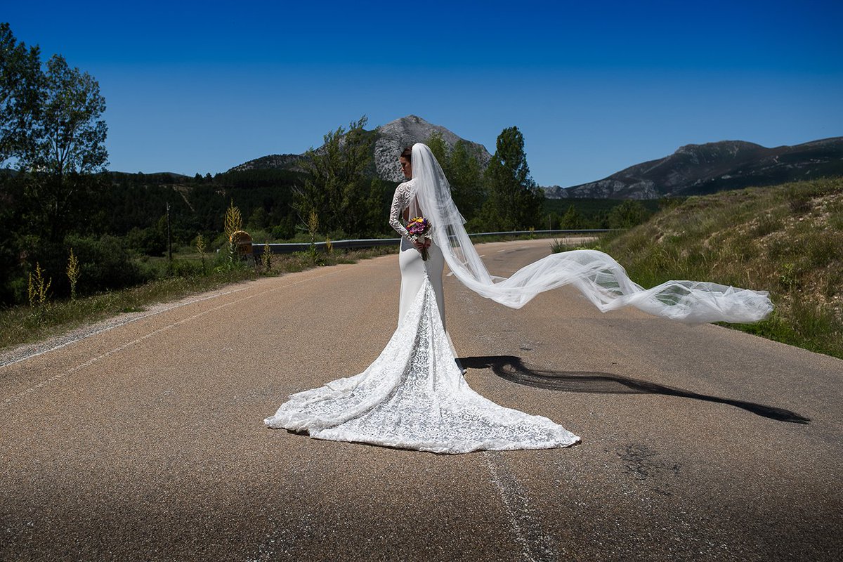 El impresionante vestido de Estela ♥️
ernestoterron.com/2018/04/05/el-…