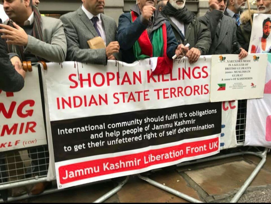 AfzaalMajid1's tweet photo. Few snaps from #JKLF demo outside @HCI_London against recent #Shopian killings &amp; illegal #indian occupation since 1947.

#FreeKashmir 

#KashmirKillings 

#SayNoTo #Occupation 

#SayNoTo #AtootAng 

#SayNoTo #ShehRag https://t.co/GEBnKirpiL