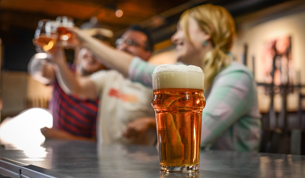 Neste bar é obrigatório tirar os sapatos antes de consumir a cerveja! - curioso.pt/sociedade/nest…