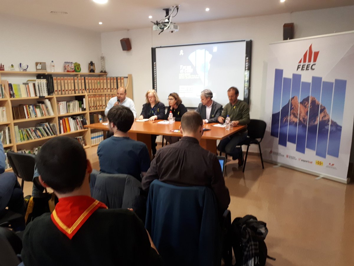 FEEC_cat's tweet photo. 💛 A la seu de la #Feec presentant 'Faran el cim'. Una iniciativa que es farà el pròxim 📆 28 d'abril a Montserrat. #sommuntanya #sompaís #LlibertatPresosPolitics https://t.co/QLMmX7Kc6J