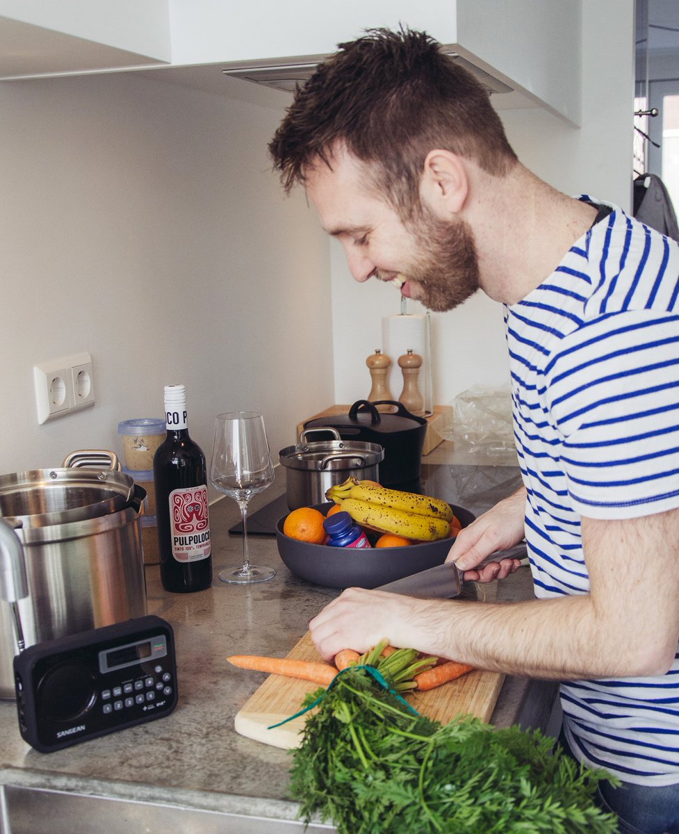 grootnieuwsnl's tweet image. Thuis in de keuken, tijdens Opwekking bij je tent of deze zomer op een bankje in je tuin. Overal kun je Groot Nieuws Radio luisteren via DAB+. Deze week geven we een DAB+ radio weg! Welke plek krijgt jouw nieuwe radio? Doe mee: grootnieuwsradio.nl/radioactie