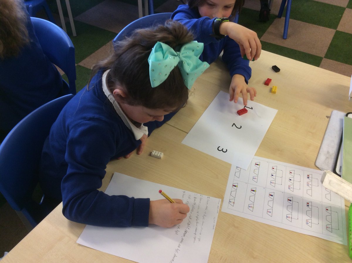 MartinshawPS's tweet image. #Martinshawyr3 are having fun being Human Cranes this morning. Learning about algorithms and coding each other to move bricks around. #unpluggedcomputing.