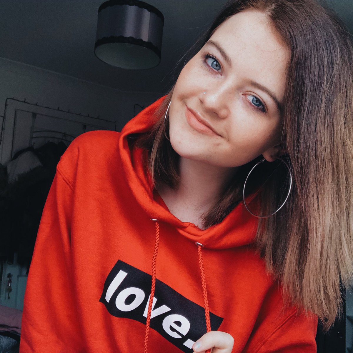 teendramaism's tweet photo. finally got my valentine’s edition @jccaylen merch! #lookjc 🌹💋 https://t.co/CZm0VGJo6D