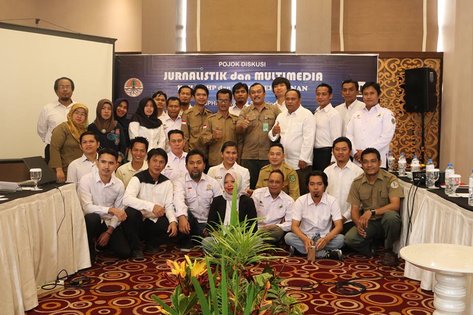 BPHPXI's tweet photo. BPHP XI Samarinda melakukan terobosan dengan membuat Pojok Diskusi Jurnalistik dan multimedia guna memberikan pembekalan terhadap kontributor2 yang ada di wilayah tapak yaitu KPH dari Propinsi Kalimantan Timur dan Kalimantan Utara https://t.co/gbPRfHUdOW