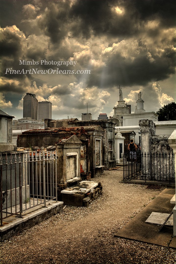 St. Louis #1 Cemetery, New Orleans.
#neworleans #neworleanscemetery #cemetery #graveyard #urbanexploring #neworleansgraveyard #lafayettecemetery #lafayettecemeteryno1 @MimbsPhotograph #fineartneworleans
1-greg-mimbs.pixels.com/featured/cloud…
