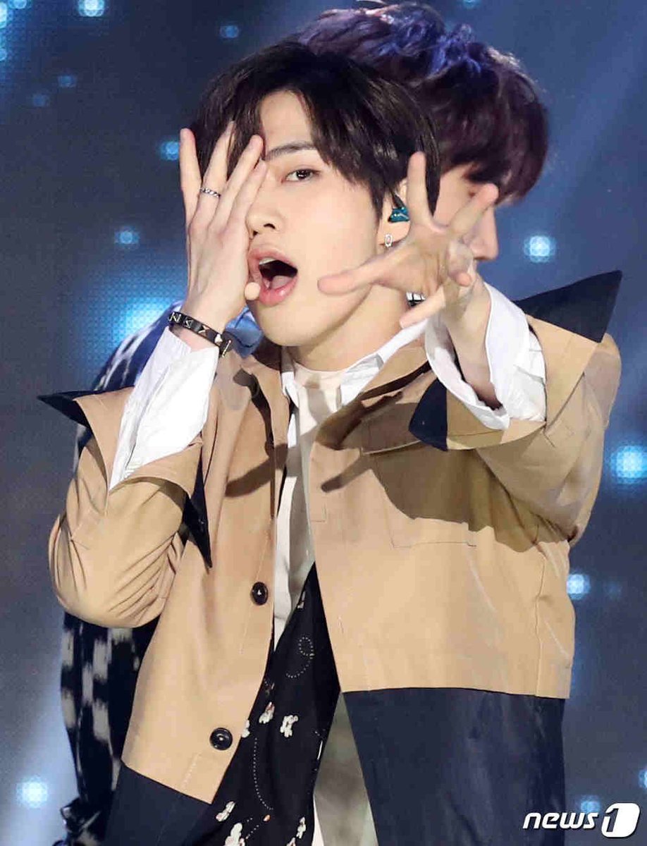 whisper_madtown's tweet photo. MY MADTOWN CHILDREN JAEHO AND DAEWON WERE BOTH ON STAGE PERFORMING TODAY AND DOING THE THING THEY REALLY WANT TO DO. /crying

Somebody hold me :-( 

#대원 #Daewon #HO #호 #매드타운 #Madtown #UNB #유앤비 https://t.co/InbnF6XULa