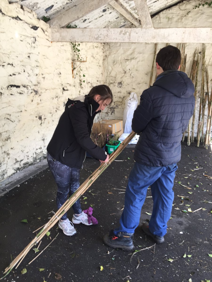 eliteseauk's tweet photo. Dream team! Cerys and Damon have been hard at work in Brynamman making a huge difference to the community. https://t.co/mrJzSZAWpP