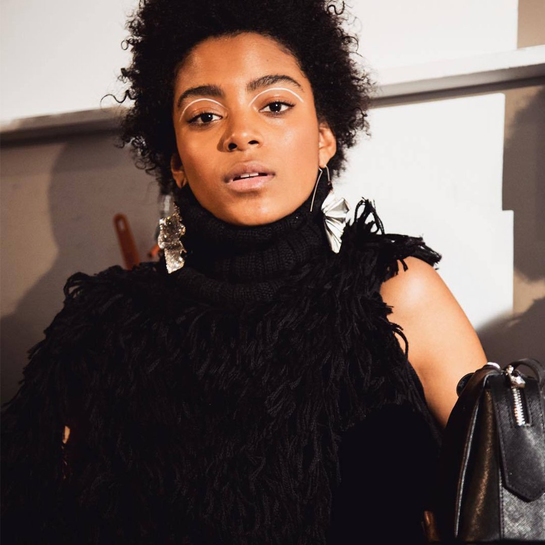 Who needs eyeshadow when eyeliner offers endless creative possibilities? Make a statement with your makeup this weekend. A simple swipe of coloured eyeliner you can transform any daytime look into nighttime. 📷 via #IndiaHartfordDavis #MBFW