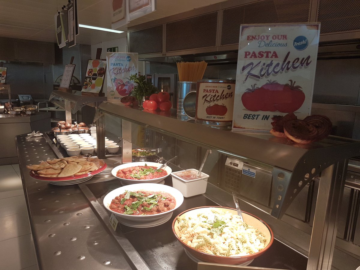 jamesjocky's tweet photo. @elioruk @DFradgers @mjoneselior1 #pastakitchen at Murray's Hinxton Hall #teamelior https://t.co/SYpNqMBTlP