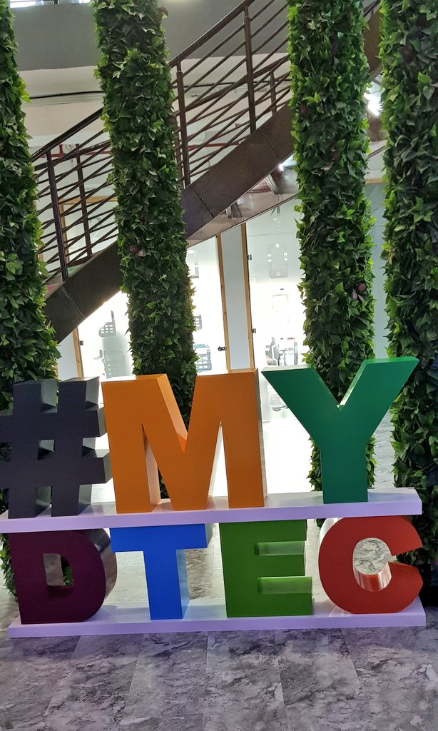 Very impressed by my first visit to @dsoafz with Mr Bonhomme CEO of <a href="/orangebusiness/">Orange Business</a> who just opened its regional offices there!
+70 French companies, SMEs &amp; start-ups have chosen Silicon Oasis to grow their business! And coming soon : a branch of @fbc_dubai !
#FranceUAE🇦🇪🇫🇷