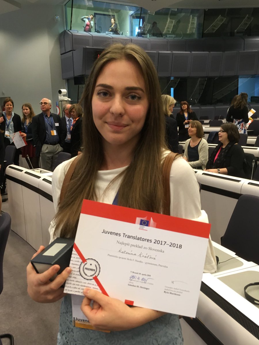 Slovak #JuvenesTranslatores winner Katarina Kralova with a well deserved prize in Brussels