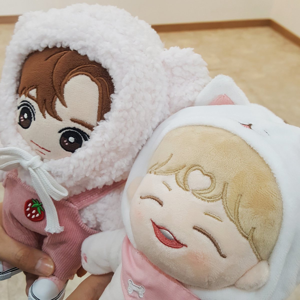 그리고 전시회에서 #아기린이 랑 #아기대니 만났어요!!
훈찌랑 아기린이 같이 사진찍는데 진짜 심쿵..❣
역시 모든 솜뭉치는 실물이 훨씬 예뻐요!!