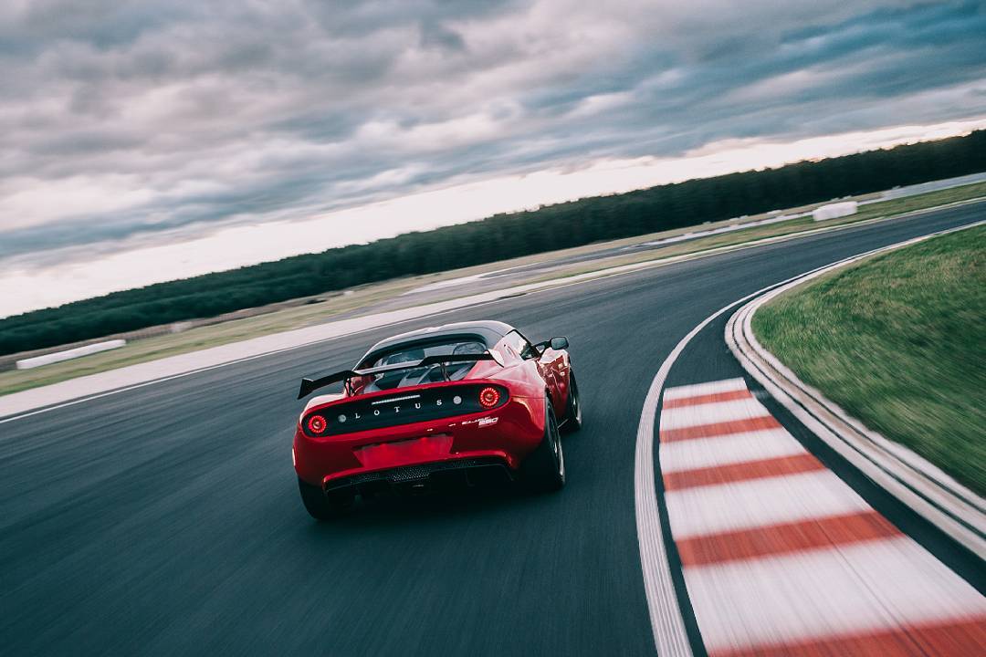 carfluenza's tweet image. RT grouplotusplc "Made for the road, perfect on track - the pure Elise Cup 250 #Lotus #LightisRight #Lotus70 Pic: Luke Danilowicz https://t.co/g9HkGEl7Dl" #lotusmunich