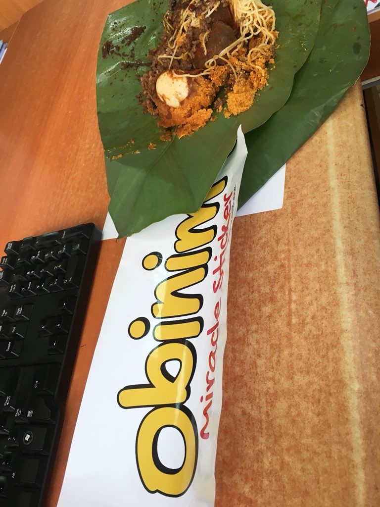 esikyire's tweet photo. So this morning I placed 3 Obinim stickers on my desk and spoke βfoodβ into them. Two of them disappeared and turned into waakye in leaves. #ObinimStickerChallenge https://t.co/uFdkLjNVL0
