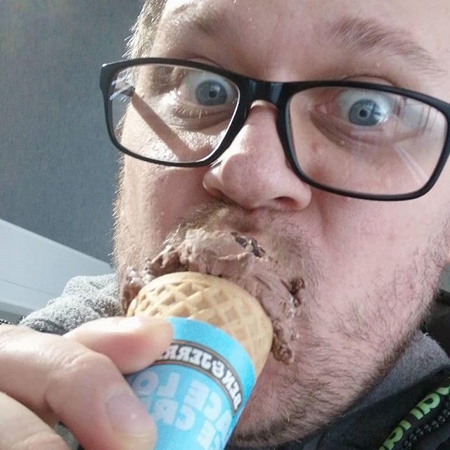 macroscopiclife's tweet photo. Yes! #freeconeday @benandjerrysuk https://t.co/GGx3wJYhoI https://t.co/kVzoHB2n7S