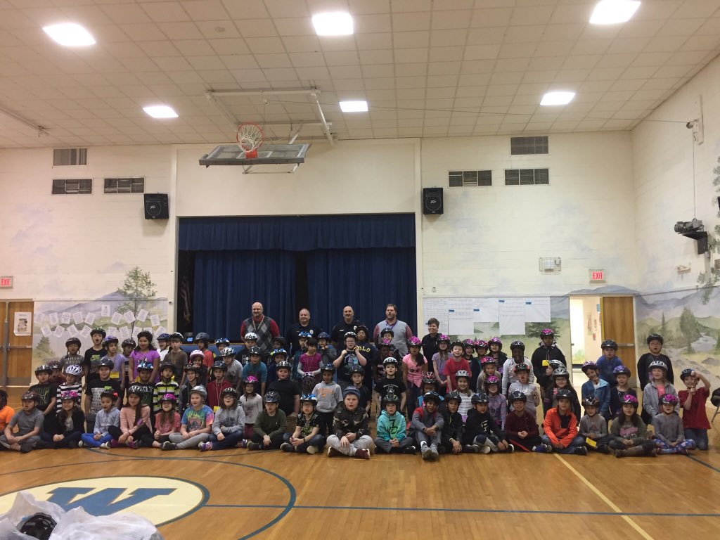 WoodlandHawks's tweet photo. #thirdgradeWL students all receiving new bike helmets sponsored by East Tennessee Children's Hospital Safekids and our Coordinator School Health Director Jenifer Lauredine! @EastTNChildrens @HealthyORS @healthyanderson https://t.co/TbuzZ1J3yY