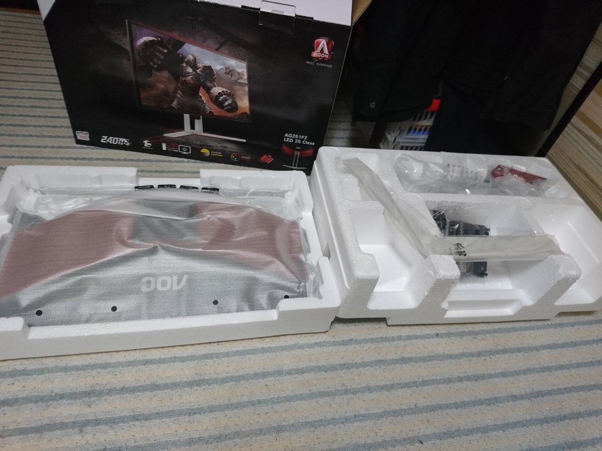 kousuke20000513's tweet photo. モニターが届いたー https://t.co/IEqn29Y03e