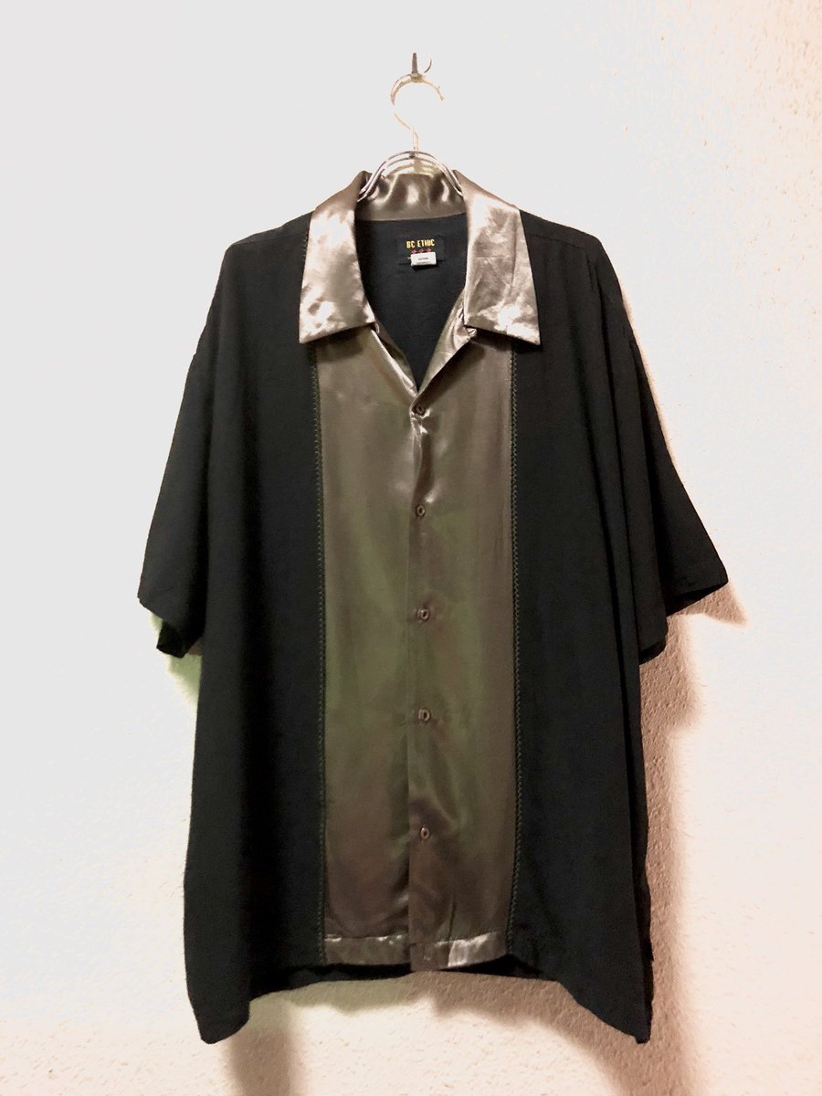 ragla_magla_s's tweet photo. RAGLA MAGLA 下北沢
old "bi-color" open coller s/s line shirts
¥6,800(tax in)
#raglamagla #shimokitazaw #used #vintage #ラグラマグラ #下北沢 #下北 #古着屋 #古着 #shirt #shirts #lineshirt #lineshirts #opencoller https://t.co/LfnWlEstjX