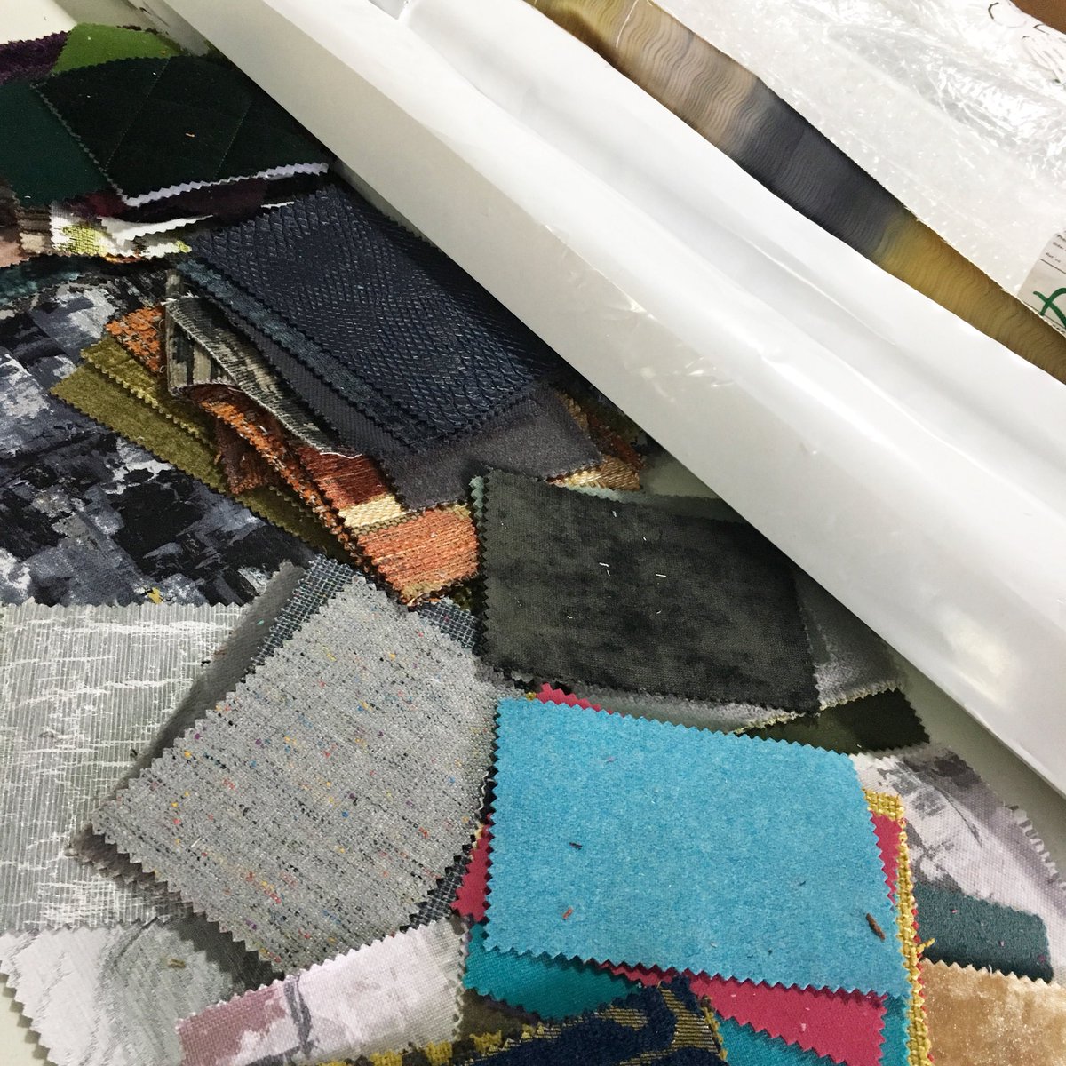 Heeelllooo Twitter👋 We’ve been away for a few days and THIS is what we return to!! 
Some may call this fabric chaos, I call this fabric heaven 😍 I’ll be sure to reveal some of the fabric rolls later in the week JUST GORGEOUS!!! 
Now, I better get a move on 💪