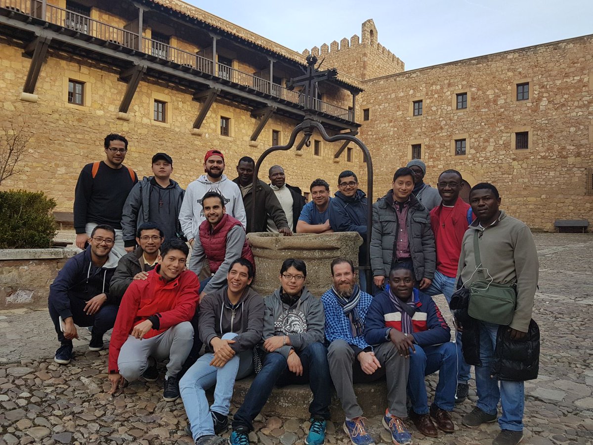 Drumsterdeluxe's tweet photo. How good is it to live in community with others!!!! #Verbumdei #community #PrayVD #fraternity #Loeches https://t.co/QtpcsPezGN