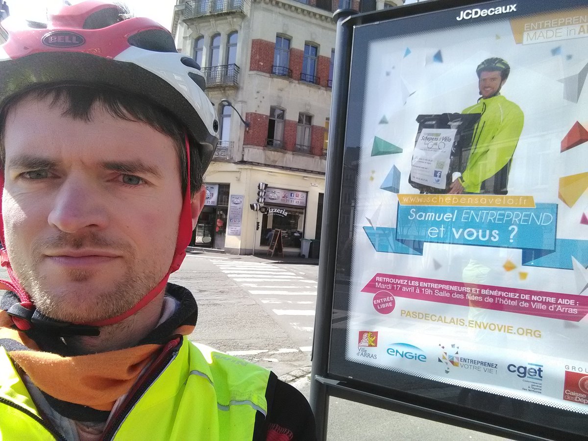 Schepensavelo's tweet photo. C'est sympa de se voir sur un panneau JCDecaux 🚴😎 @VilleArras @EnVoVie @FLeturque #Arras #vélo #cargobike Rendez-vous le mardi 19 avril à l'hôtel de ville pour le Speed #Business Meeting 😉 #Entreprendre https://t.co/kYfUhDVfnu