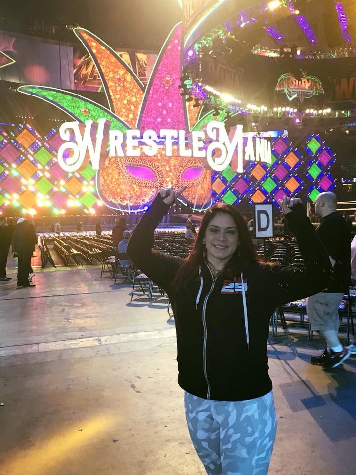 NewScott's tweet photo. Looks like @SSDarkAngel is having an amazing few days! #WWEHOF,  #WrestleMania, #RawAfterMania &amp; tonight #SDLive! #sarahstock #DarkAngel https://t.co/zGNmlitAw9