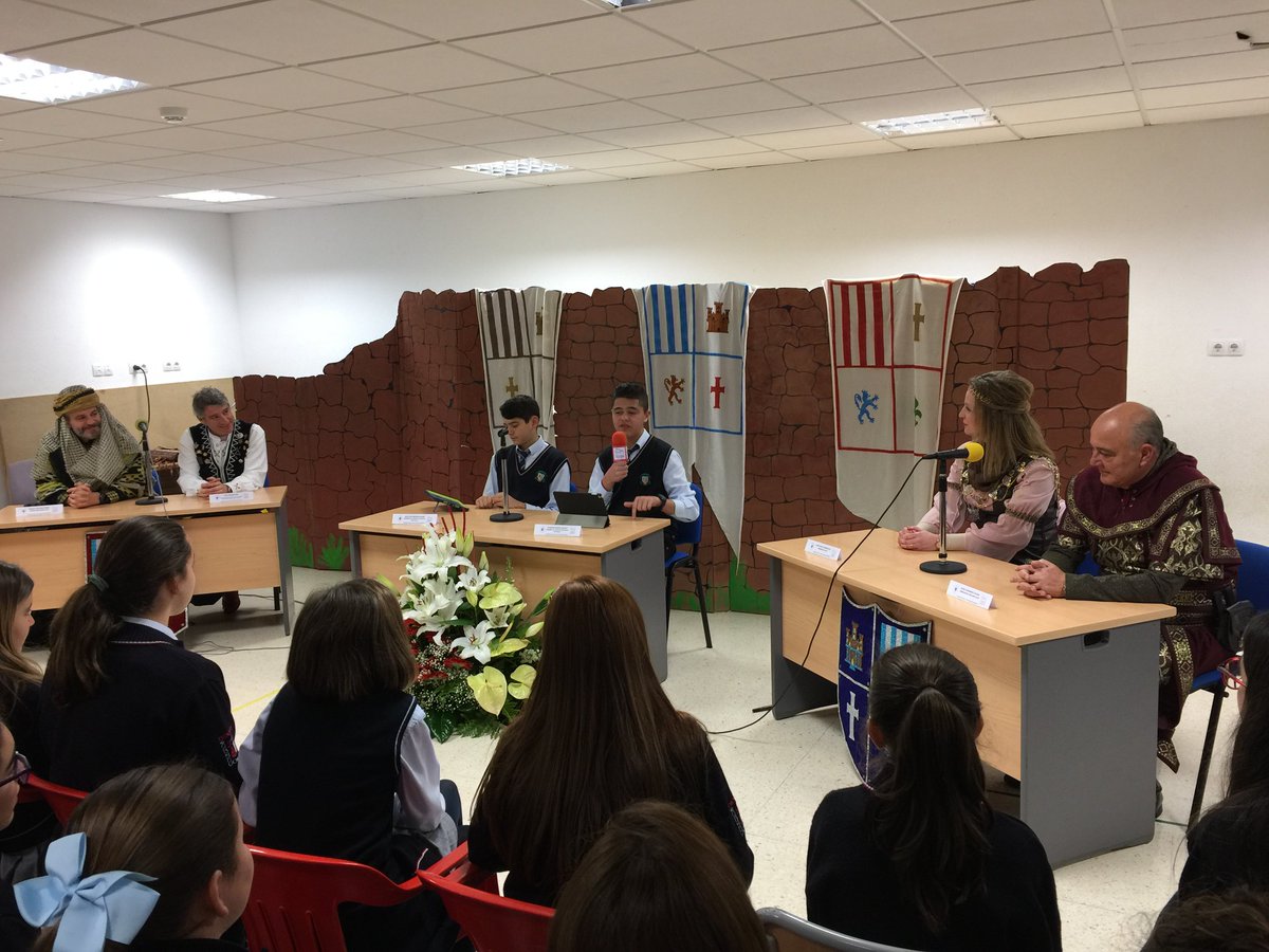 EurOratorio's tweet photo. El #patrimoniocultural también puede ser inmaterial. Por ello, realizamos un programa de radio en directo con la Asociación de @mycOrihuela. Gracias por vuestra colaboración para nuestro proyecto @euroscolaES @PE_Espana @EuropaCreativa @EuropeDirectVal https://t.co/LhoXaX3YZO