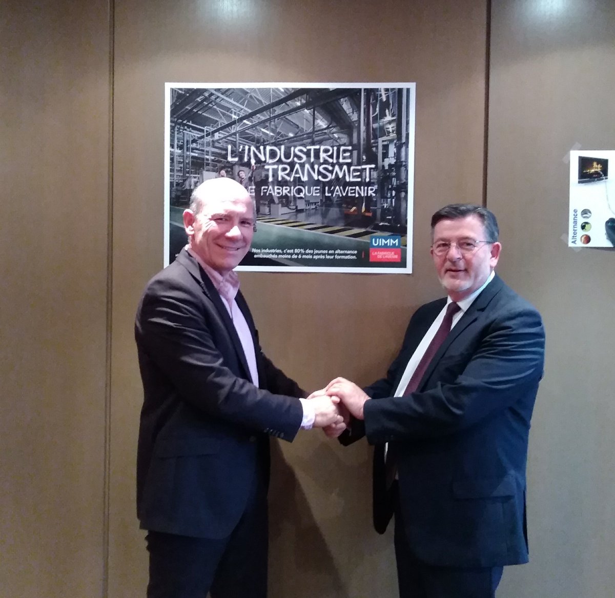 PaulRolland2018's tweet photo. Merci Daniel Sfecci @UIMM06 de nos échanges sur la place que l'#industrie doit avoir au national et en territoire. Engageons nous tous avec cette conviction! #FabriqueAvenir. https://t.co/PmSO7UrxsA