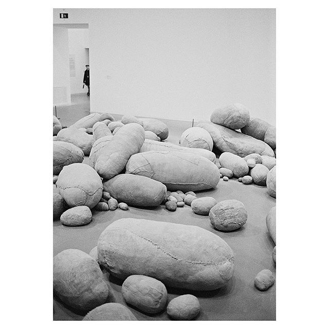 JackBroady's tweet photo. I don’t know much about modern art, but I like the textures and shadows of these... errm... lumps •
•
•
•
•
#35mm #filmisnotdead #leica #filmphotography #ishootfilm #uk #leicacamera #analog #believeinfilm #staybrokeshootfilm #35mmfilm #thisislond… https://t.co/h8BINY962M https://t.co/4EVPOmRGw3