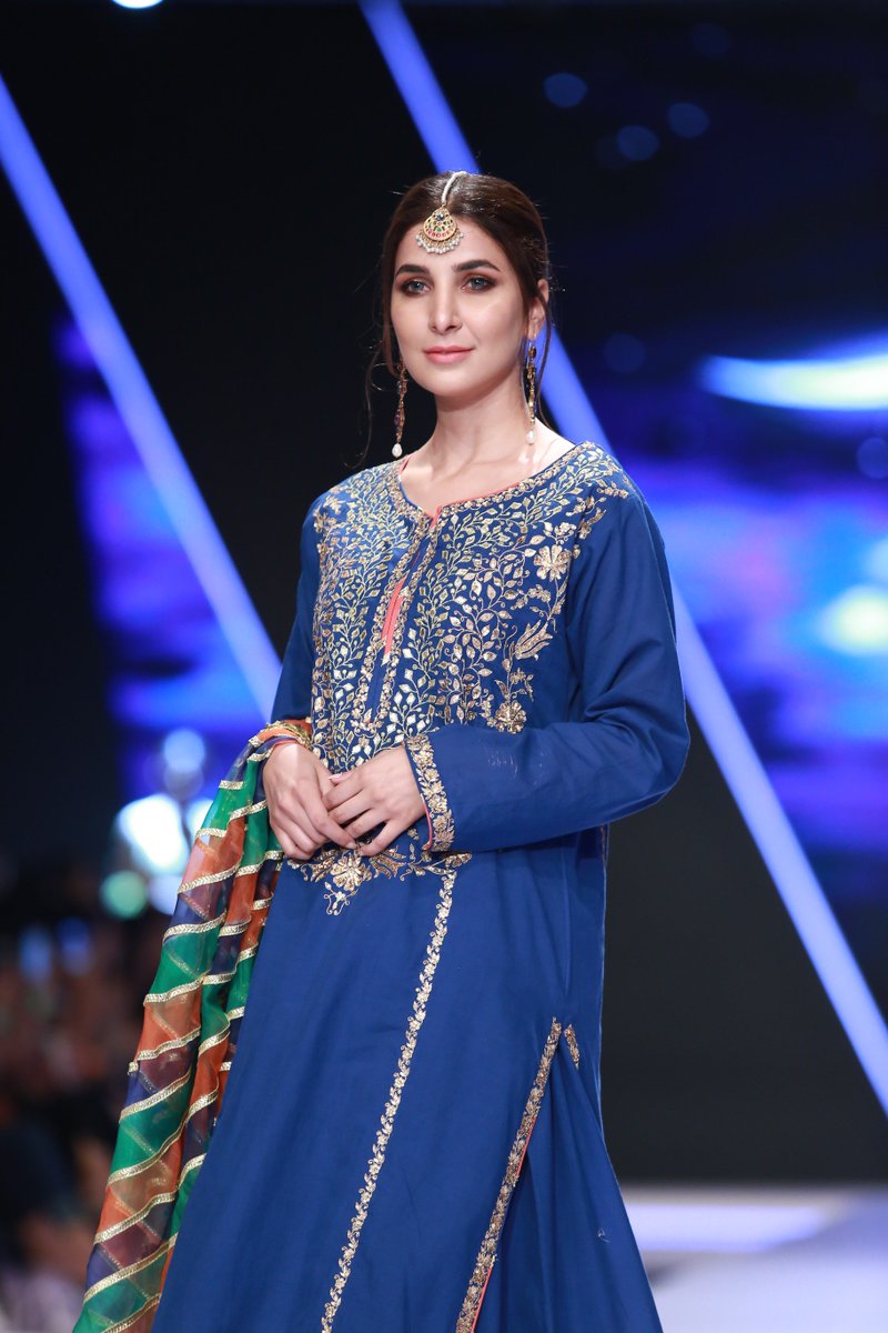 FashionPakistan's tweet image. Night of festivities and joy comes to life on the #FPWSS18 ramp by @thepinktreecompany in their latest collection display called ‘Chaand Raat’
#PinkTree #FP #FashionPakistan #TVOnePk