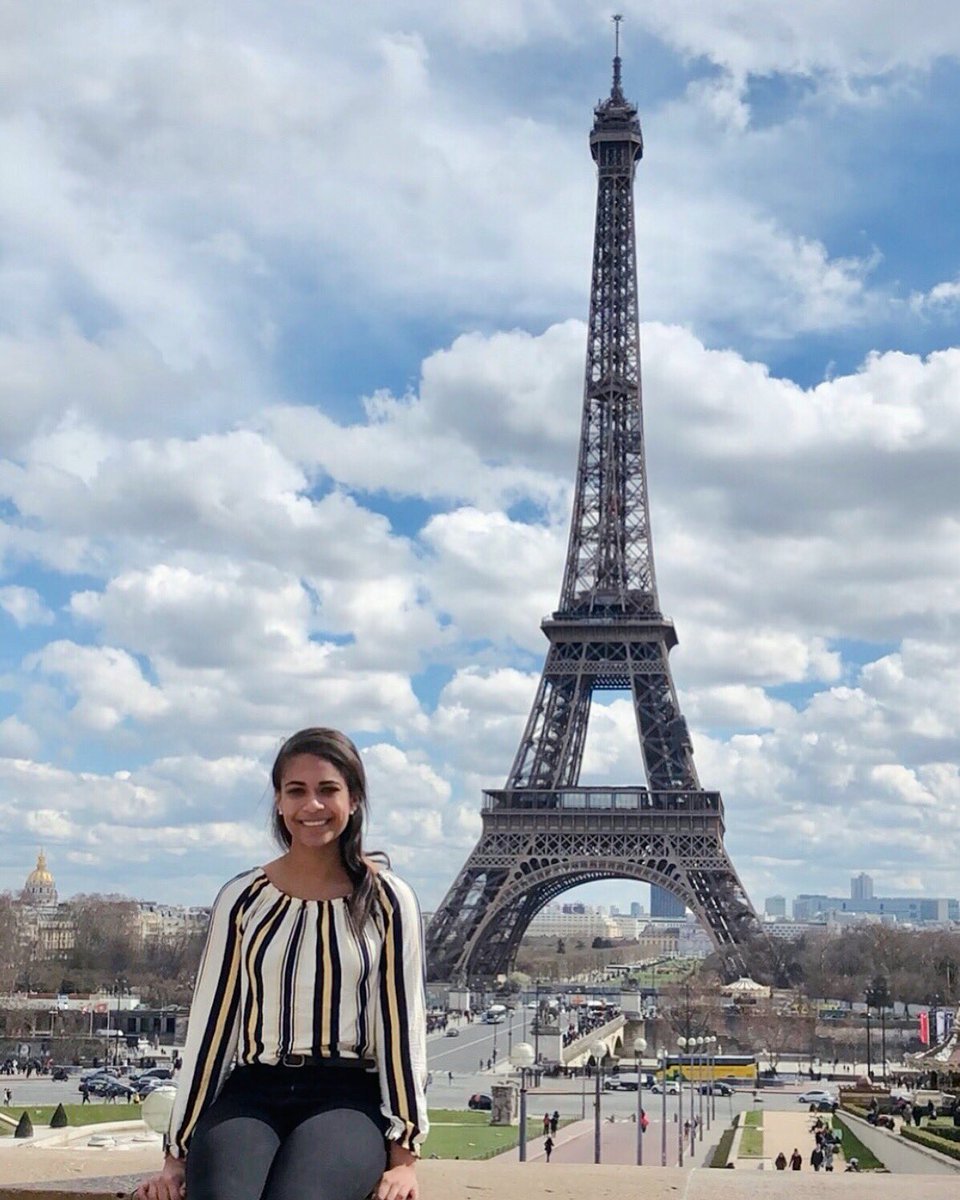 NCStateKKG's tweet photo. Kappas in Paris 🇫🇷✨ #keysoverseas https://t.co/5i0vJGtBIh