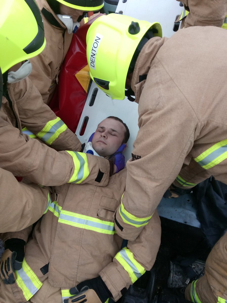 JimMackay77's tweet photo. WTR1-18 Recruits casualty extrication, side removal & roof flap followed by some ladder drills to keep everything fresh makes for a busy day @WSFRS_TDA @WestSussexFire @RBKatie #fullon #rtc #BPostRip #NewSkills https://t.co/Oou3fIsIab
