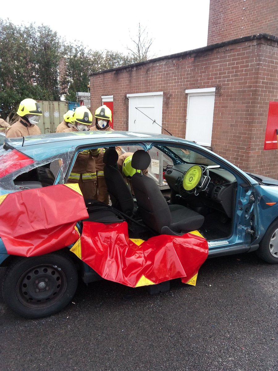 JimMackay77's tweet photo. WTR1-18 Recruits casualty extrication, side removal & roof flap followed by some ladder drills to keep everything fresh makes for a busy day @WSFRS_TDA @WestSussexFire @RBKatie #fullon #rtc #BPostRip #NewSkills https://t.co/Oou3fIsIab
