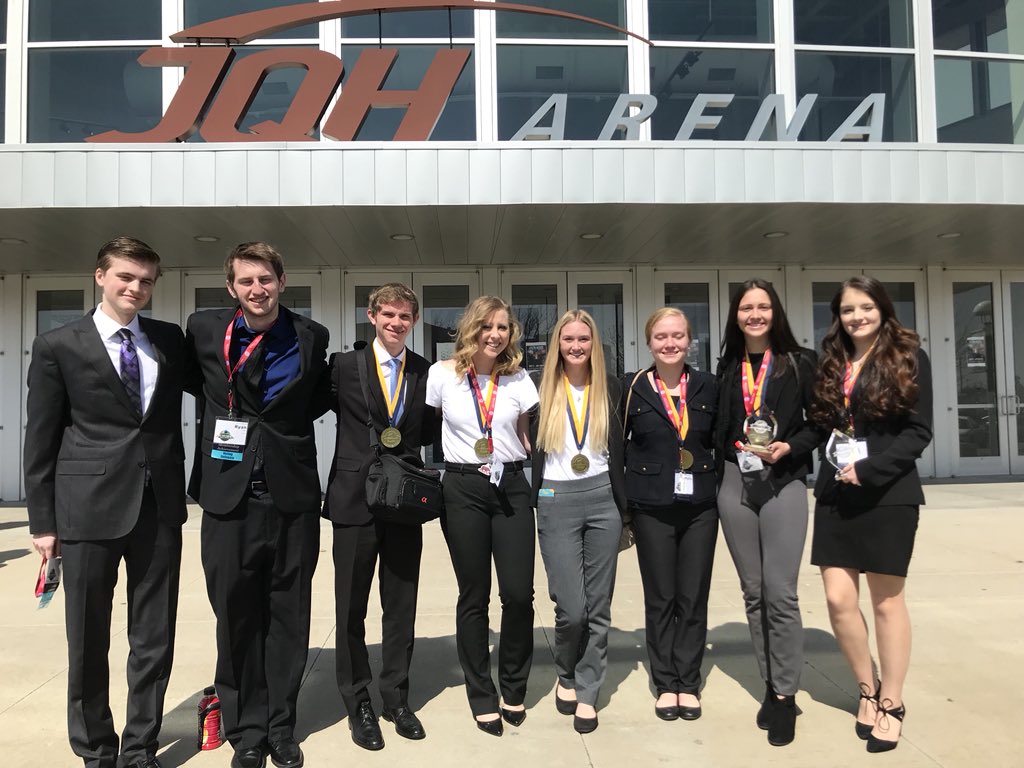 FairGroveFBLA's tweet photo. Our group of winners this year #MOSLC18 #FGEaglesCareeeReady #FGEaglesWin https://t.co/uj3UKaNazy