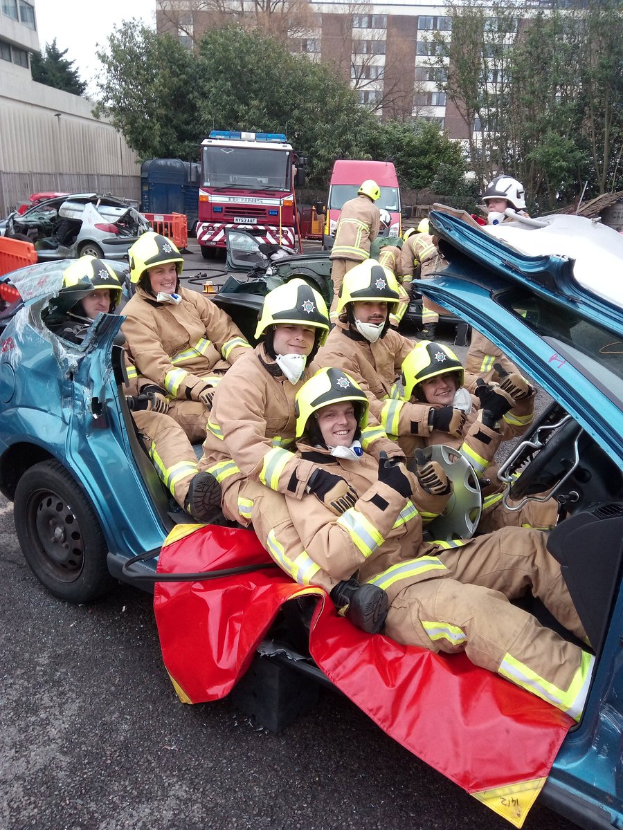 JimMackay77's tweet photo. WTR1-18 Recruits casualty extrication, side removal & roof flap followed by some ladder drills to keep everything fresh makes for a busy day @WSFRS_TDA @WestSussexFire @RBKatie #fullon #rtc #BPostRip #NewSkills https://t.co/Oou3fIsIab