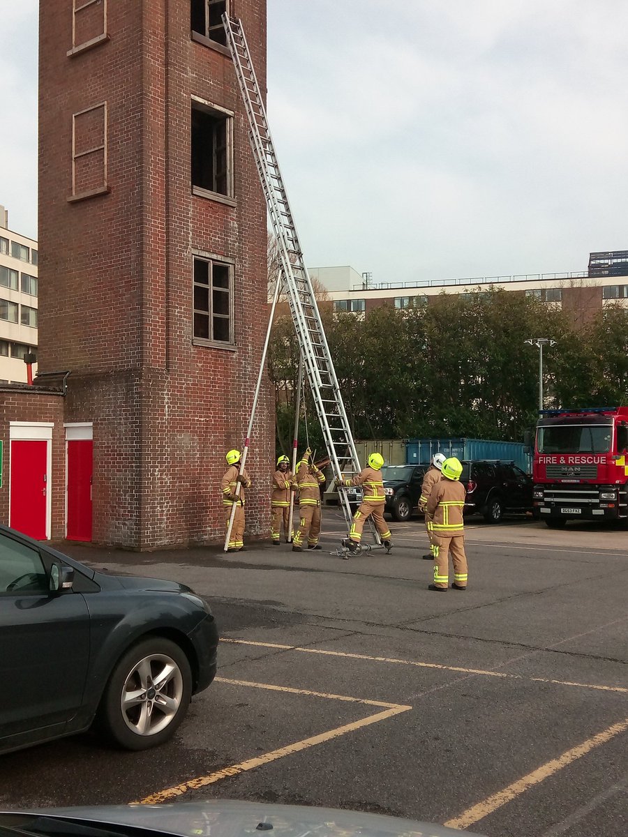 JimMackay77's tweet photo. WTR1-18 Recruits casualty extrication, side removal & roof flap followed by some ladder drills to keep everything fresh makes for a busy day @WSFRS_TDA @WestSussexFire @RBKatie #fullon #rtc #BPostRip #NewSkills https://t.co/Oou3fIsIab